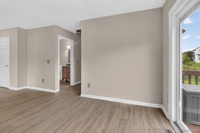 12443 Peabody Drive, Fenton, MI 48430