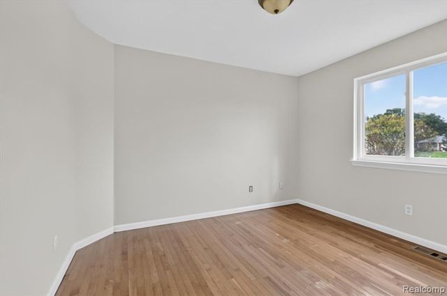 12443 Peabody Drive, Fenton, MI 48430