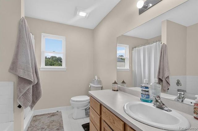 12443 Peabody Drive, Fenton, MI 48430