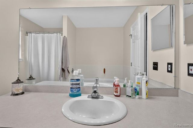 12443 Peabody Drive, Fenton, MI 48430