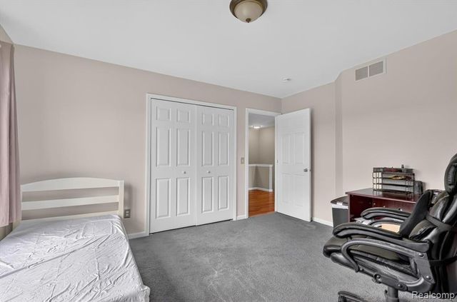 12443 Peabody Drive, Fenton, MI 48430