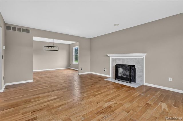 12443 Peabody Drive, Fenton, MI 48430