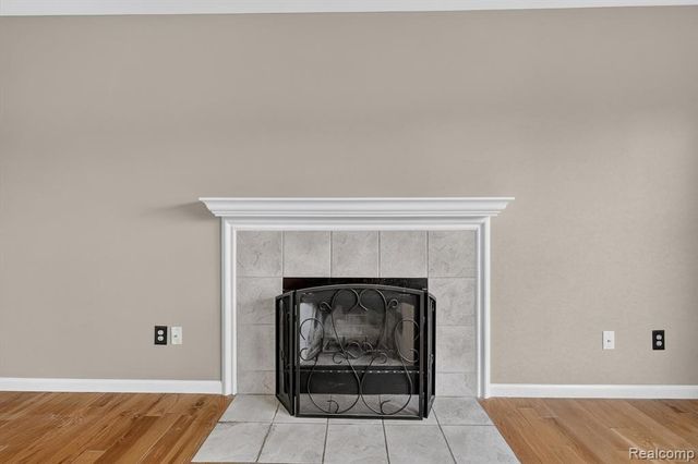 12443 Peabody Drive, Fenton, MI 48430