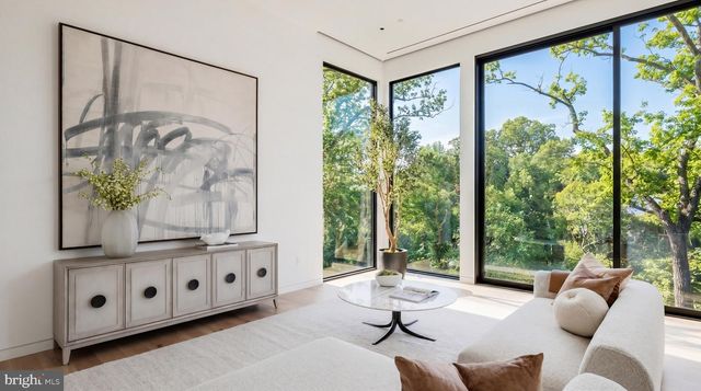 2676 CHAIN BRIDGE RD NW, Washington, DC 20016