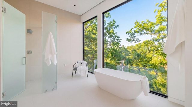 2676 CHAIN BRIDGE RD NW, Washington, DC 20016