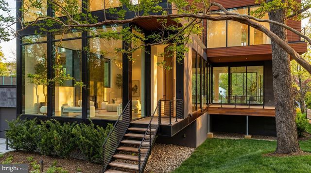 2676 CHAIN BRIDGE RD NW, Washington, DC 20016