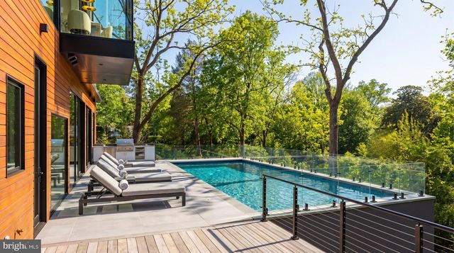 2676 CHAIN BRIDGE RD NW, Washington, DC 20016
