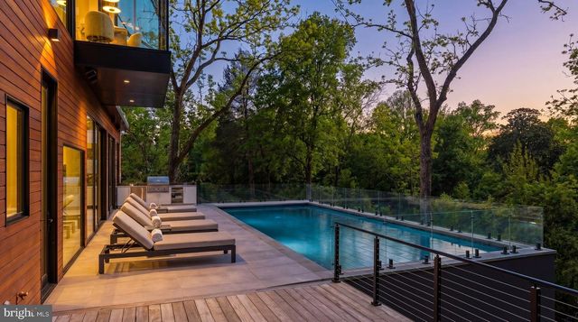 2676 CHAIN BRIDGE RD NW, Washington, DC 20016
