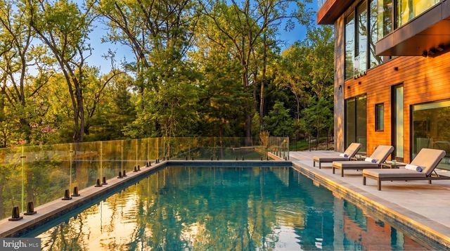 2676 CHAIN BRIDGE RD NW, Washington, DC 20016
