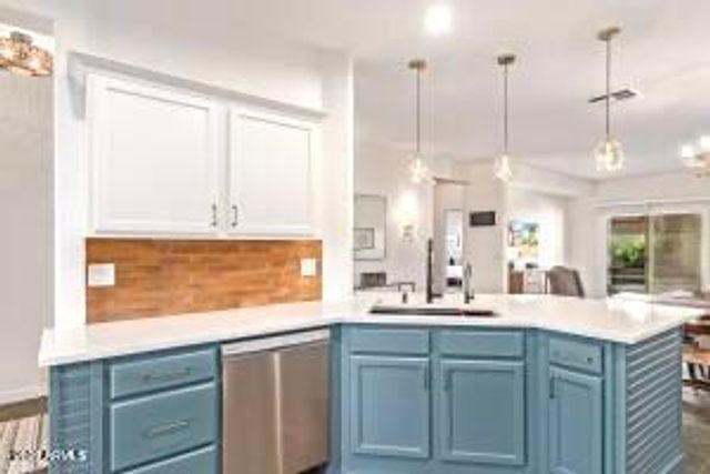 2096 E RIVIERA Drive, Chandler, AZ 85249