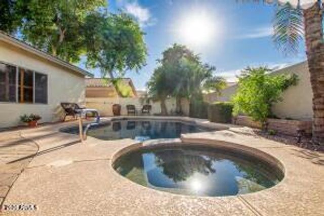 2096 E RIVIERA Drive, Chandler, AZ 85249