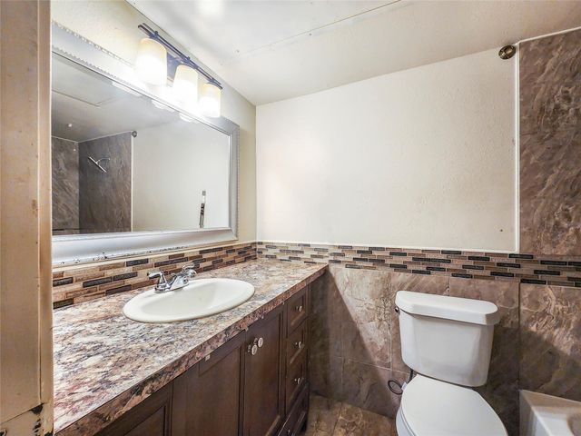 2820 S Bartell Drive 1, Houston, TX 77054