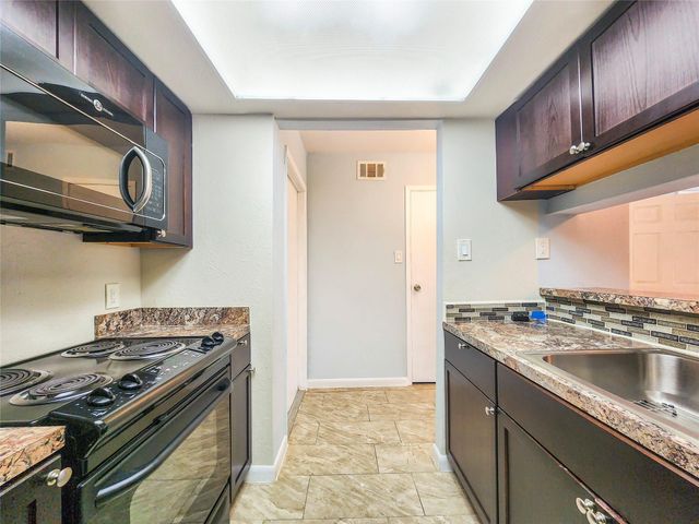 2820 S Bartell Drive 1, Houston, TX 77054