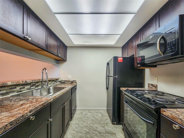 2820 S Bartell Drive 1, Houston, TX 77054