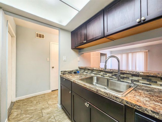 2820 S Bartell Drive 1, Houston, TX 77054