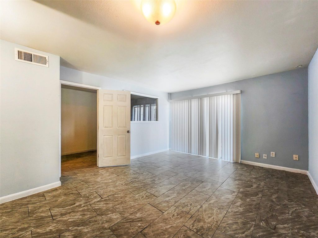 2820 S Bartell Drive 1, Houston, TX 77054