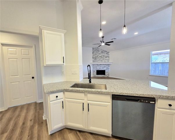 5929 Sutherland Dr, Corpus Christi, TX 78414