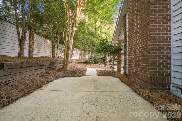 6301 Saddlebrook Court, Charlotte, NC 28226