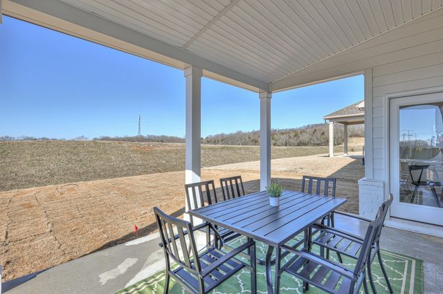 2015 Bennett Creek Dr, Columbia, TN 38401