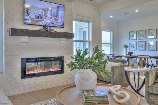 2015 Bennett Creek Dr, Columbia, TN 38401