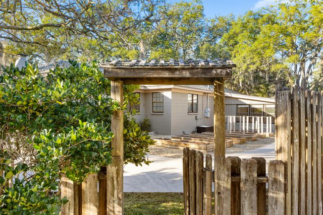 1820 Alice Drive, Charleston, SC 29407