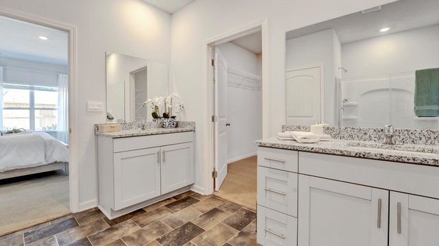 645 RIVERDALE DR, Oakland, TN 38060