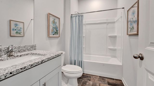 645 RIVERDALE DR, Oakland, TN 38060