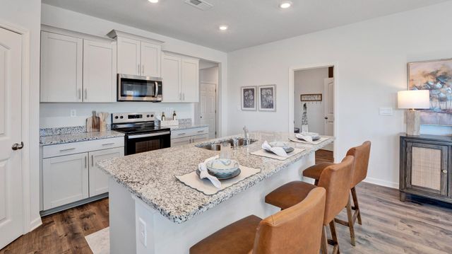 645 RIVERDALE DR, Oakland, TN 38060