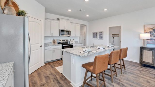 645 RIVERDALE DR, Oakland, TN 38060
