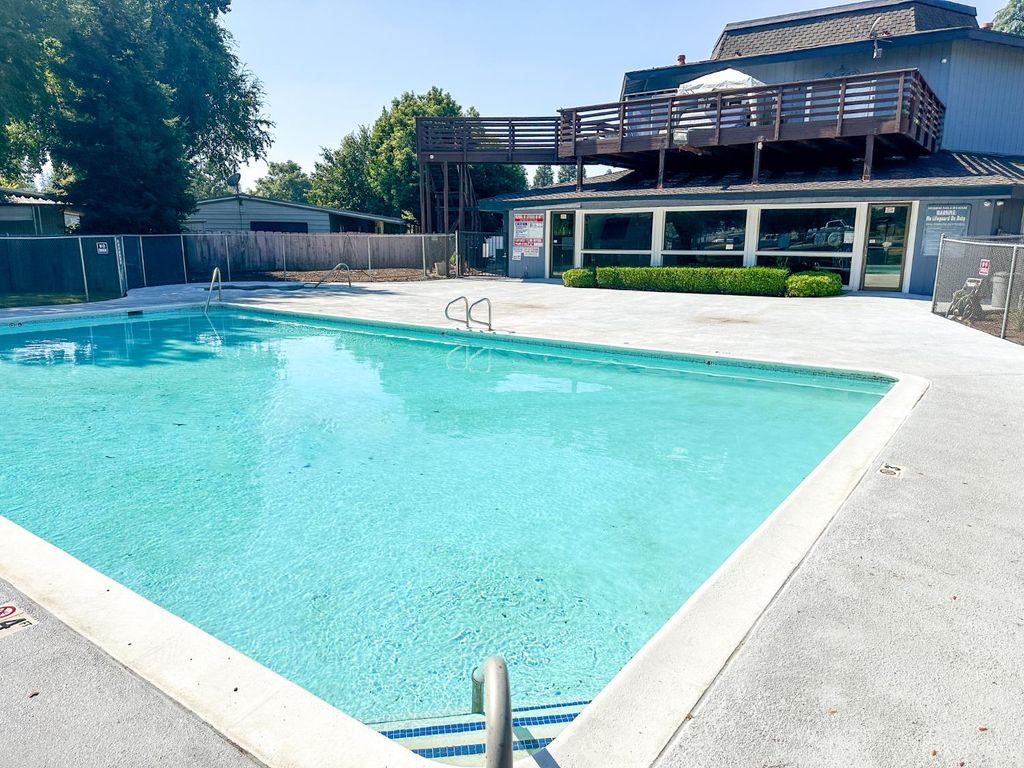 Image 17 of property listing at 9360 N Blackstone # 135, Fresno, CA 93720