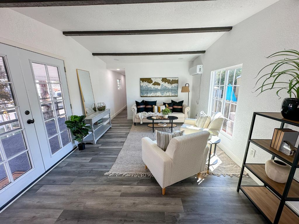 Image 2 of property listing at 9360 N Blackstone # 135, Fresno, CA 93720