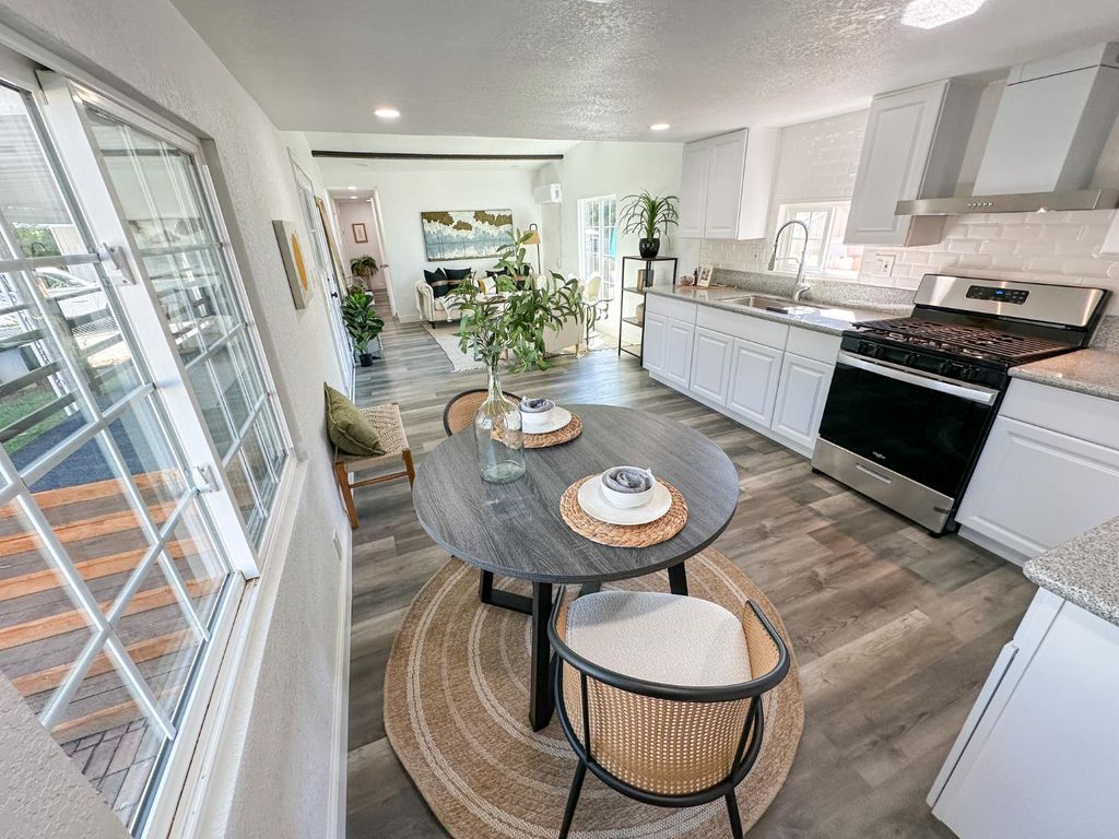 Image 3 of property listing at 9360 N Blackstone # 135, Fresno, CA 93720