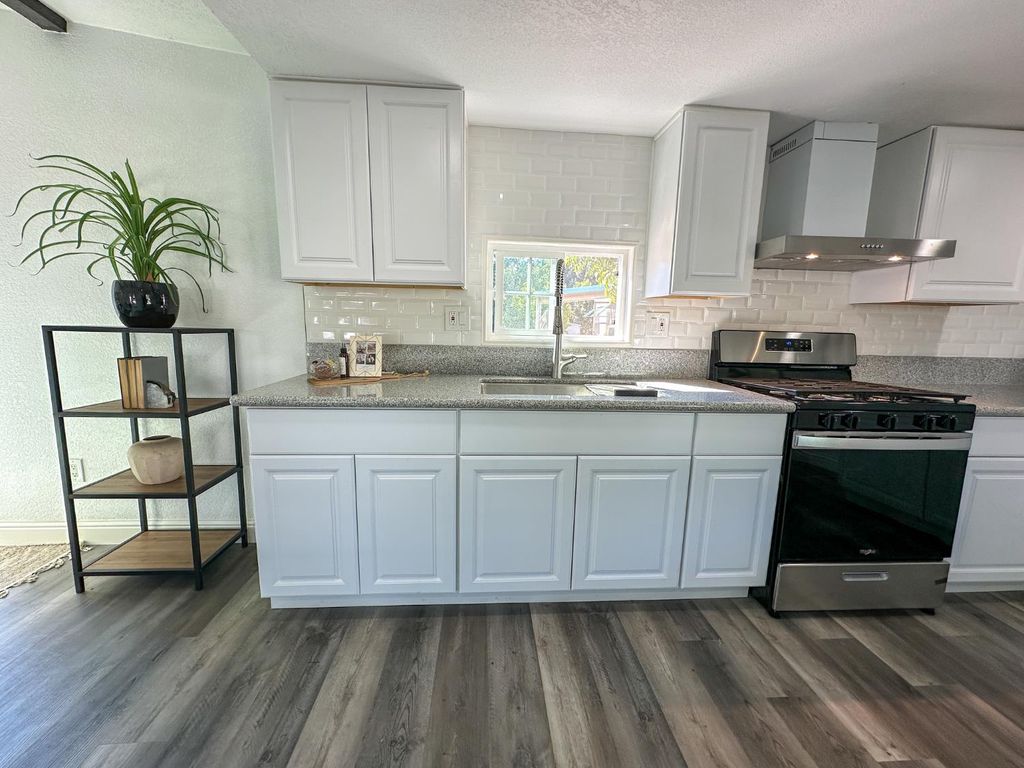 Image 4 of property listing at 9360 N Blackstone # 135, Fresno, CA 93720