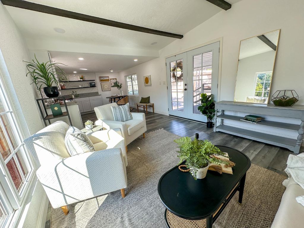 Image 5 of property listing at 9360 N Blackstone # 135, Fresno, CA 93720