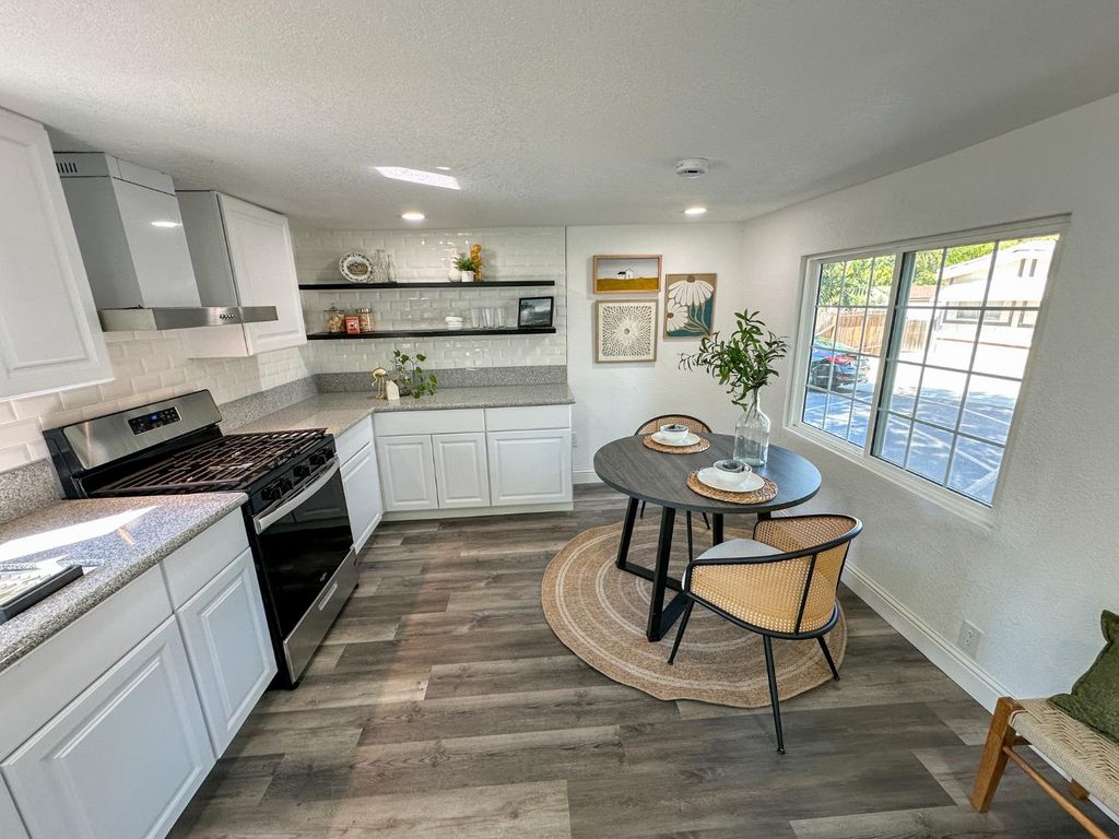 Image 6 of property listing at 9360 N Blackstone # 135, Fresno, CA 93720