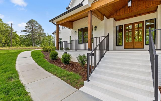 1825 Sawyer Farms Lane, Signal Mountain, TN 37377