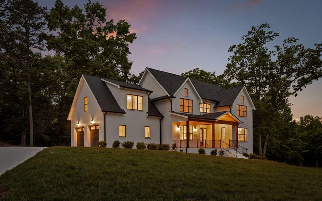 1825 Sawyer Farms Lane, Signal Mountain, TN 37377