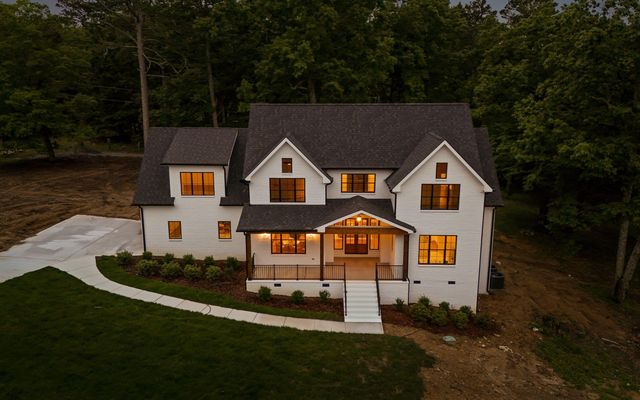 1825 Sawyer Farms Lane, Signal Mountain, TN 37377