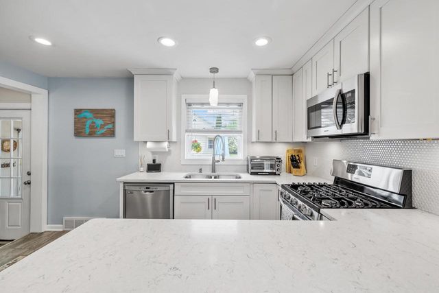 1304 Mead AVENUE, Sheboygan, WI 53081