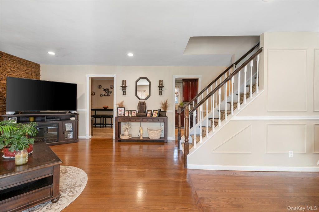 85 N Walnut Street 0, Massapequa, NY 11758 — photo 4
