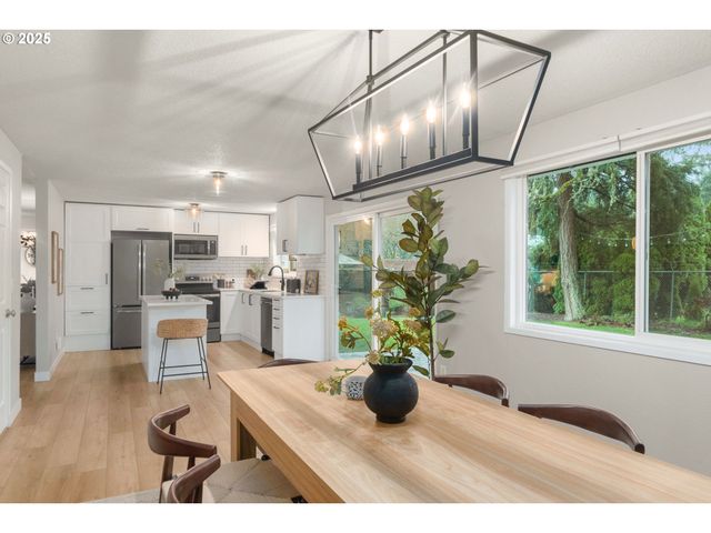 3958 Ne LAURA St, Hillsboro, OR 97124