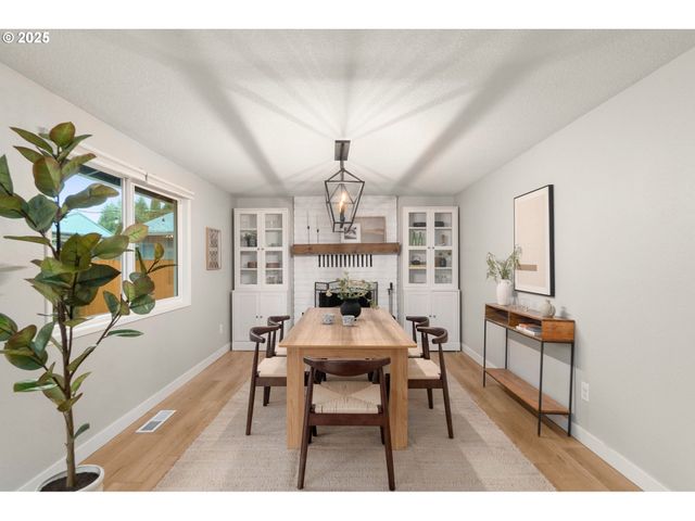 3958 Ne LAURA St, Hillsboro, OR 97124