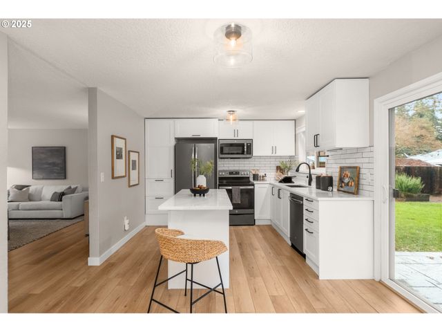 3958 Ne LAURA St, Hillsboro, OR 97124