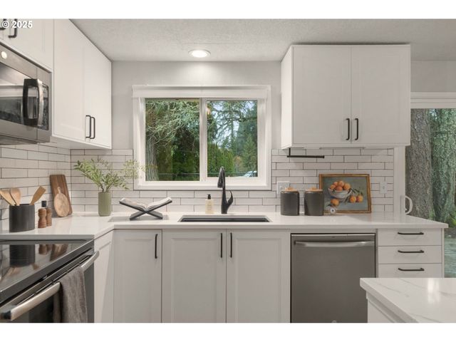 3958 Ne LAURA St, Hillsboro, OR 97124