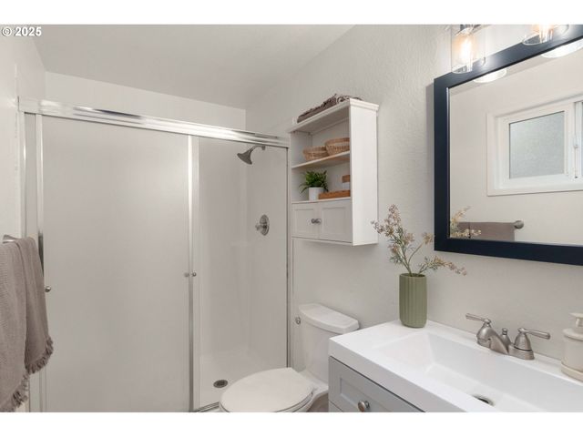 3958 Ne LAURA St, Hillsboro, OR 97124