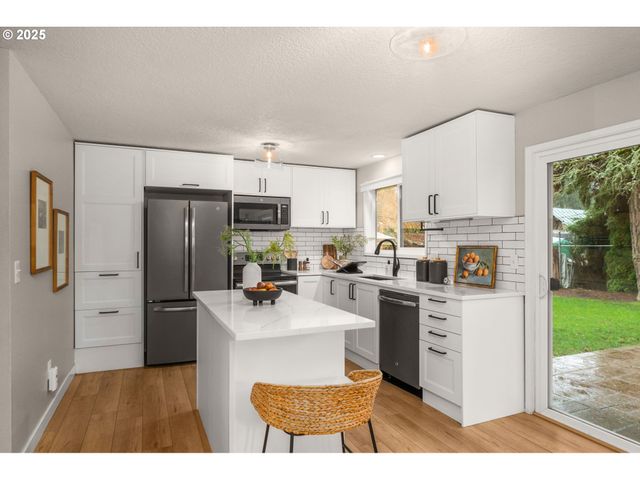 3958 Ne LAURA St, Hillsboro, OR 97124