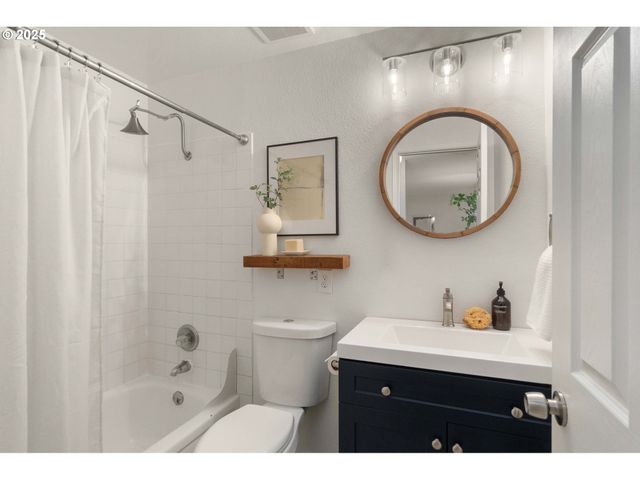 3958 Ne LAURA St, Hillsboro, OR 97124