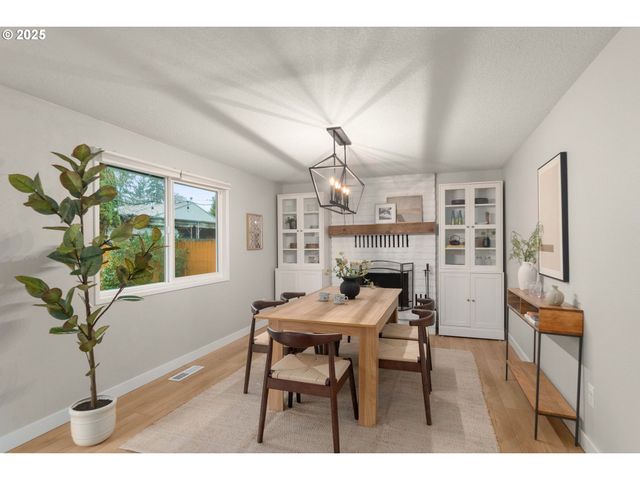 3958 Ne LAURA St, Hillsboro, OR 97124