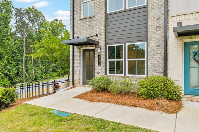 2651 Stream Terrace NW, Atlanta, GA 30318