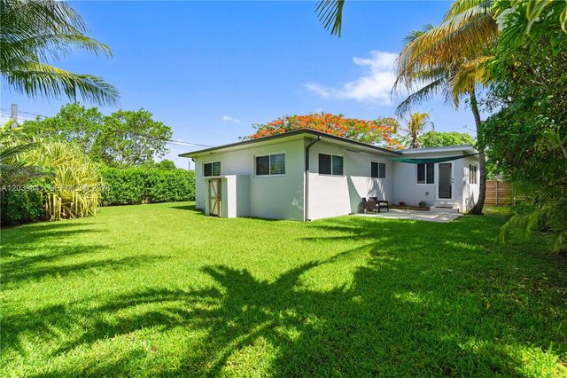 5790 SW 3rd St, Miami, FL 33144